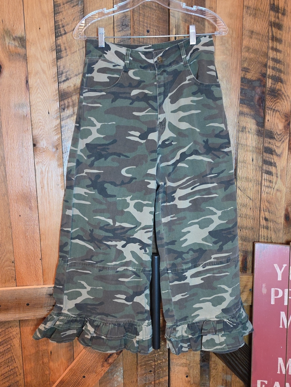246p Lovlov Camouflage Ruffle-Hem Wide Leg Jeans - Green Camo
